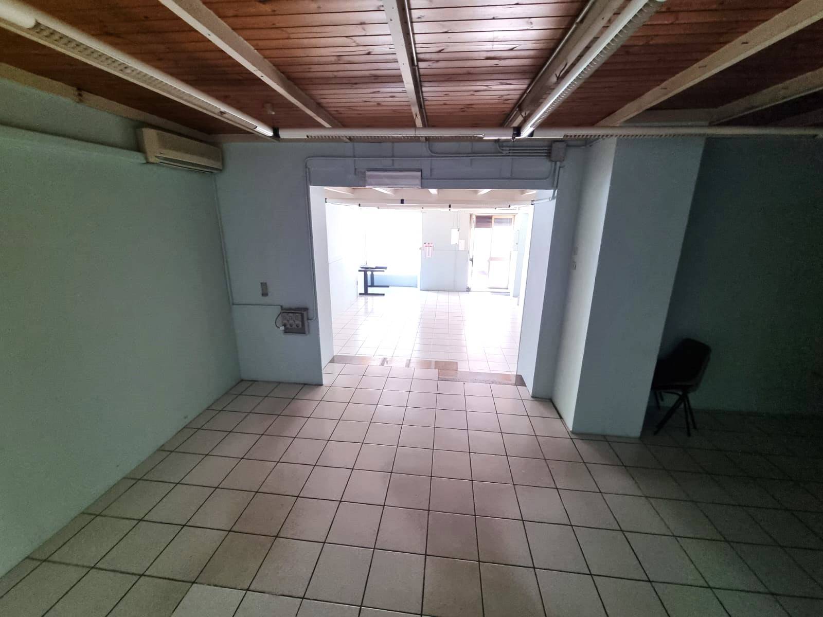 Locale commerciale in affitto a Caprarola, Centro storico