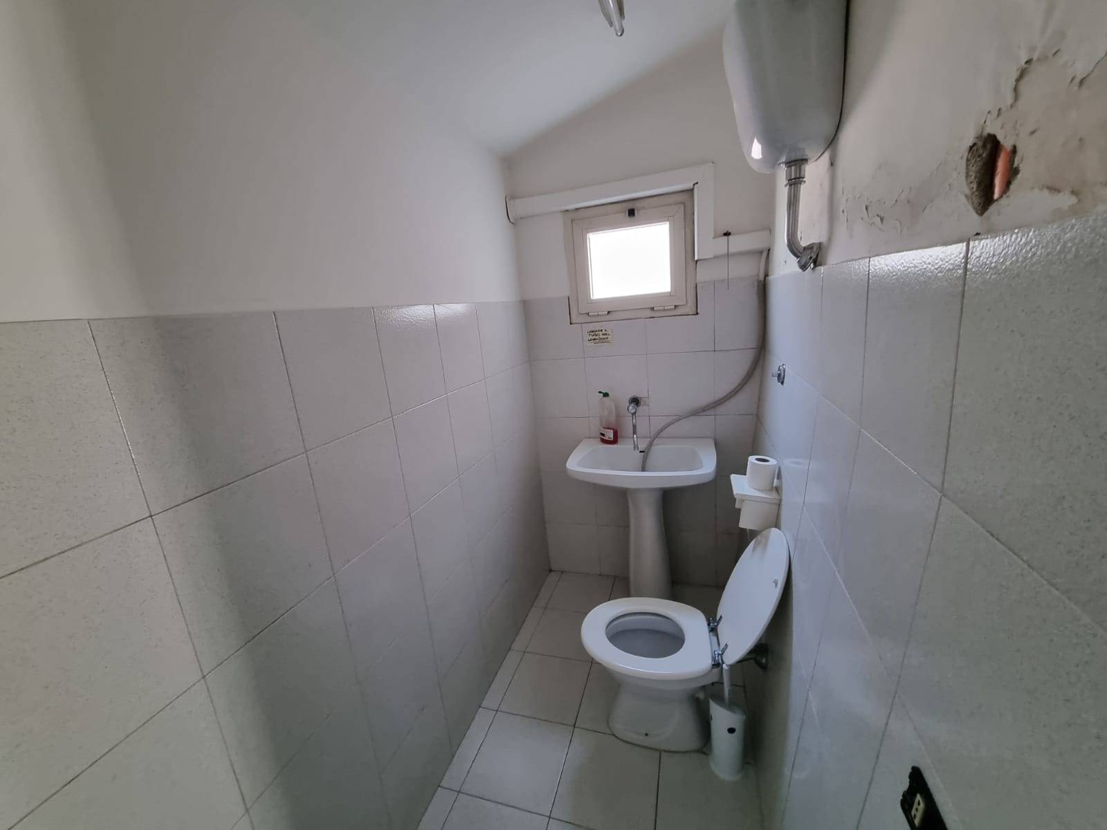 Locale commerciale in affitto a Caprarola, Centro storico