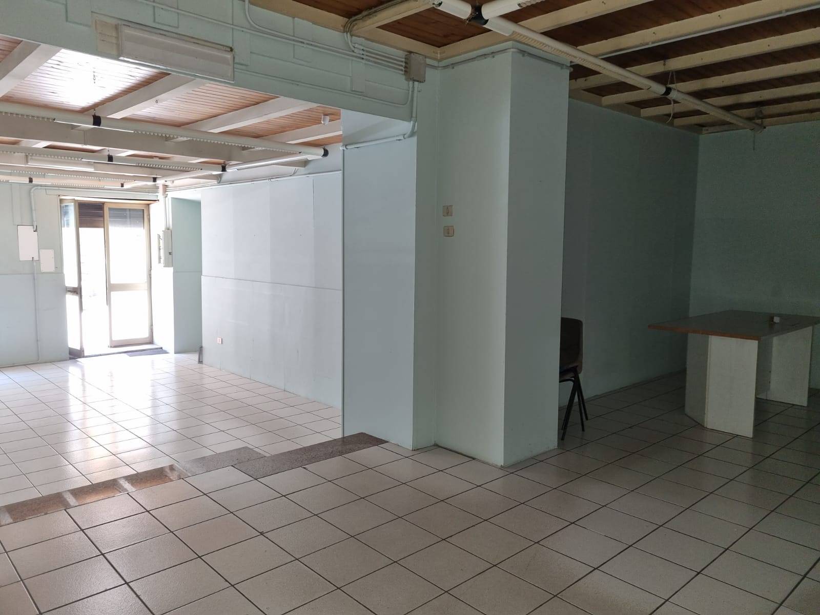 Locale commerciale in affitto a Caprarola, Centro storico