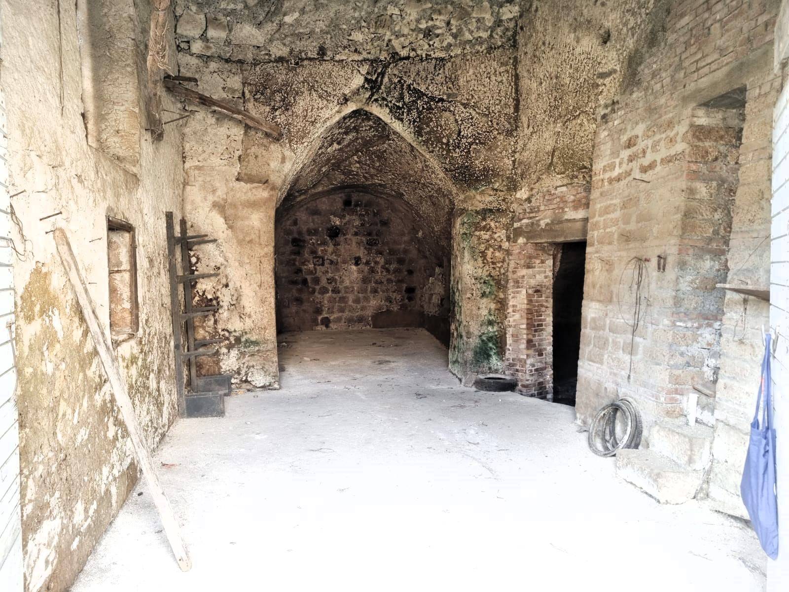 magazzino in vendita a Caprarola, Centro storico