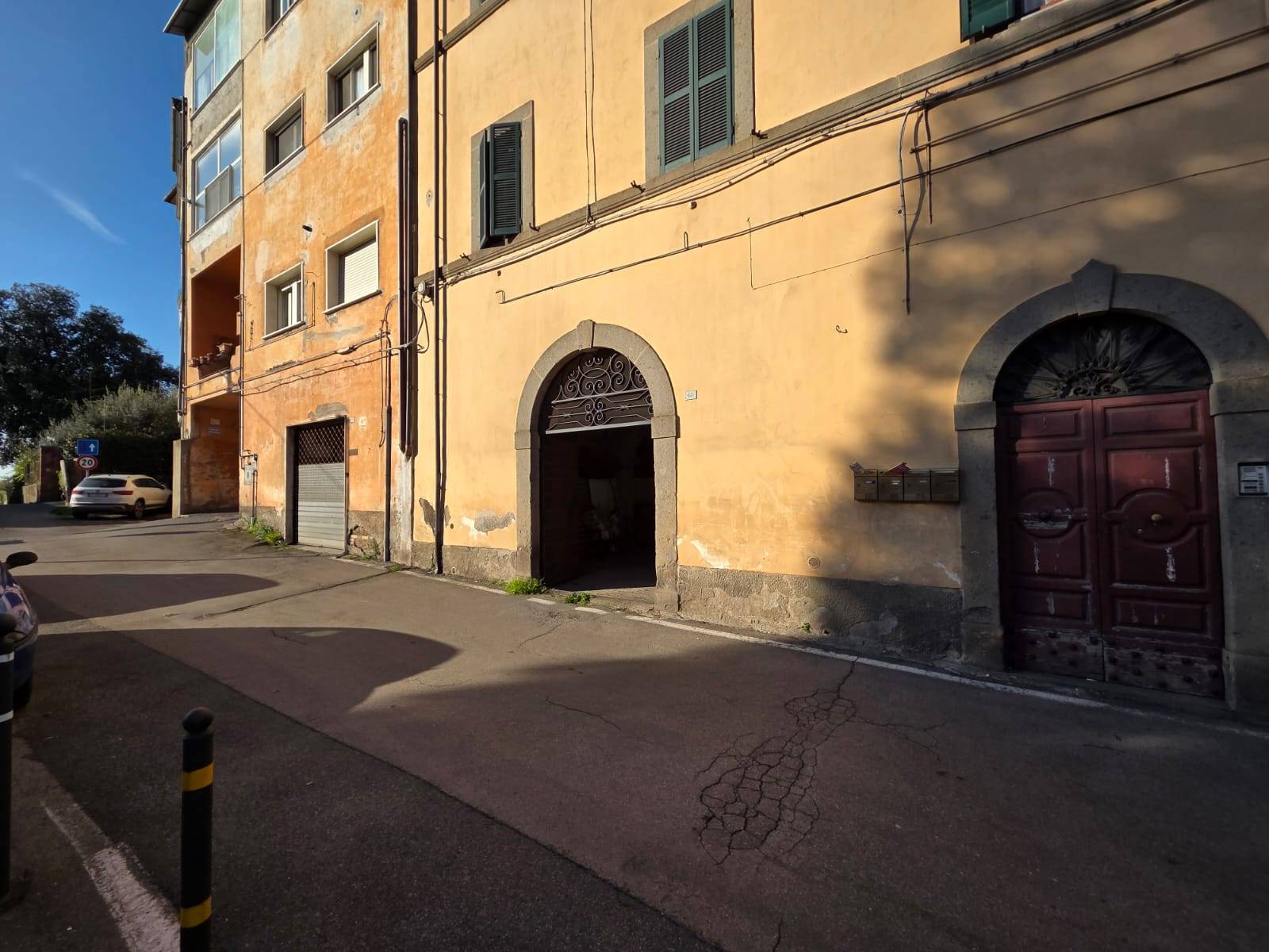 Garage in vendita a Caprarola, Centro storico