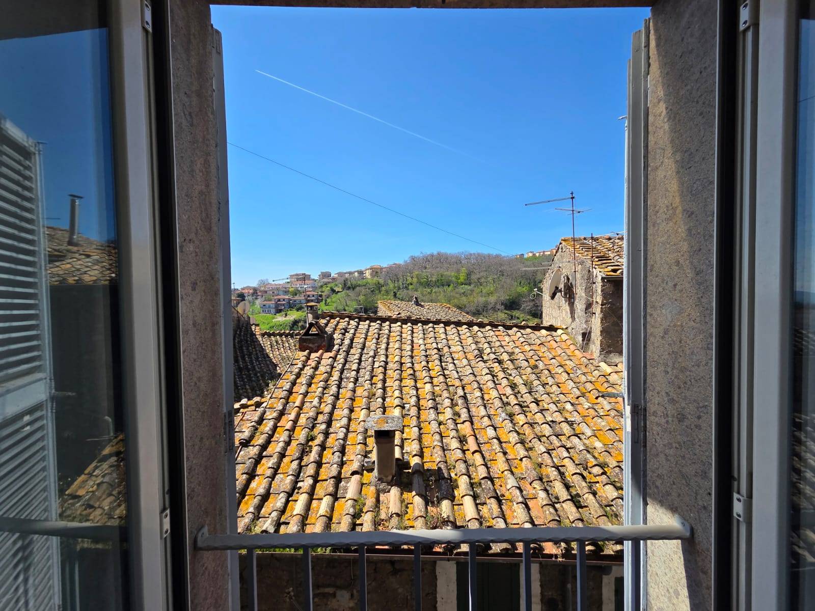 Locale commerciale in affitto a Caprarola, Centro storico