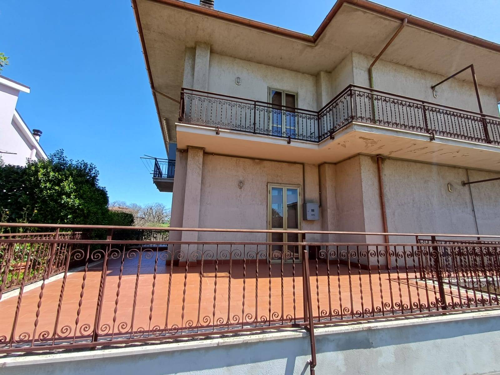 Casa cielo/terra in vendita a Caprarola