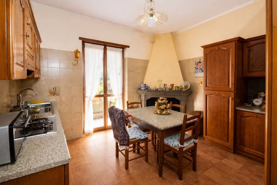 Casa cielo/terra in vendita a Caprarola