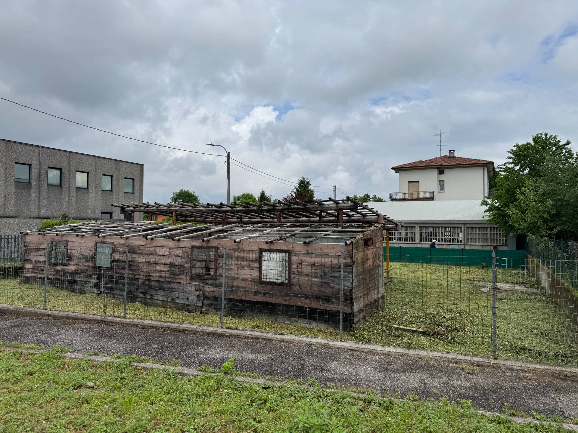 Deposito in vendita a Azzate