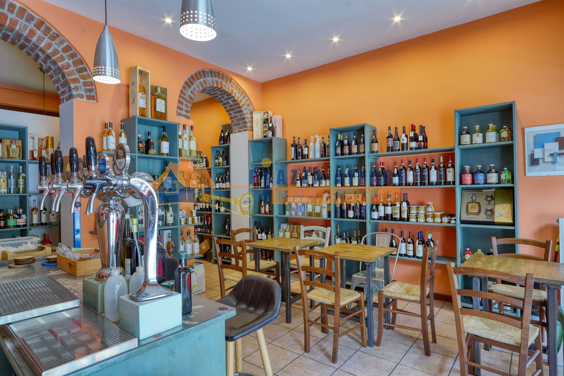 Locale commerciale in vendita a Jerago con Orago
