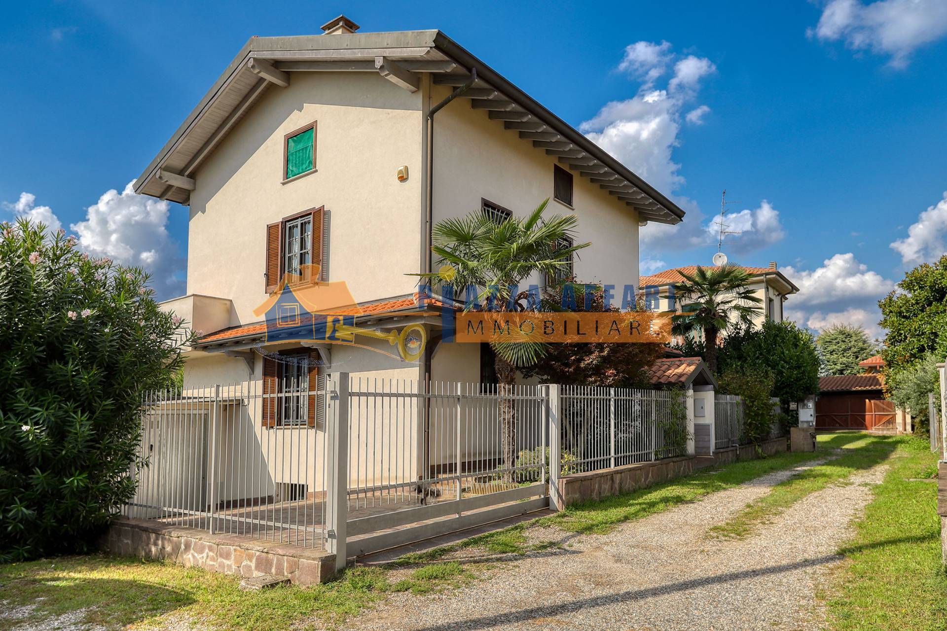 Villa Bifamigliare in vendita a Gallarate