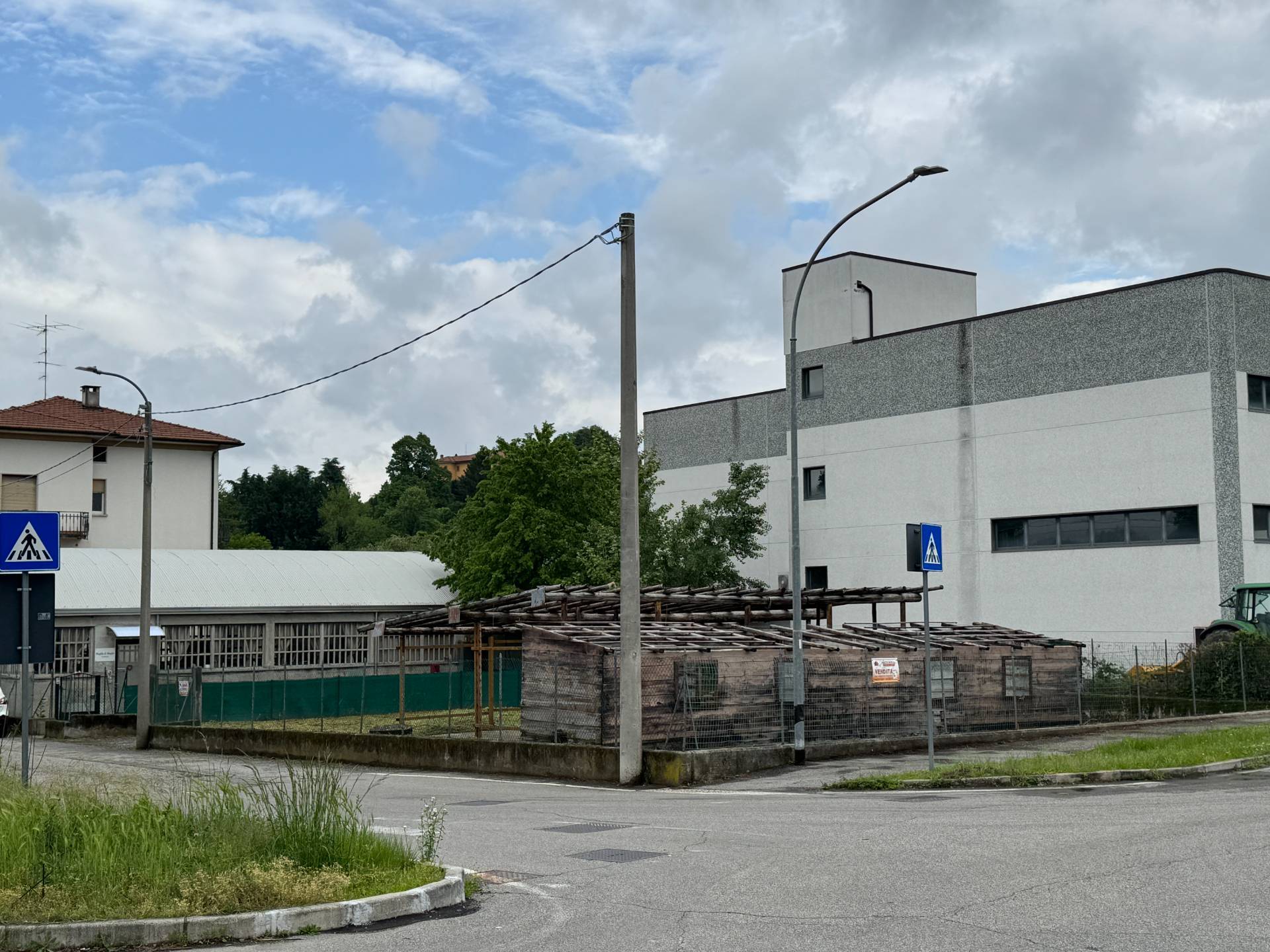 Deposito in vendita a Azzate