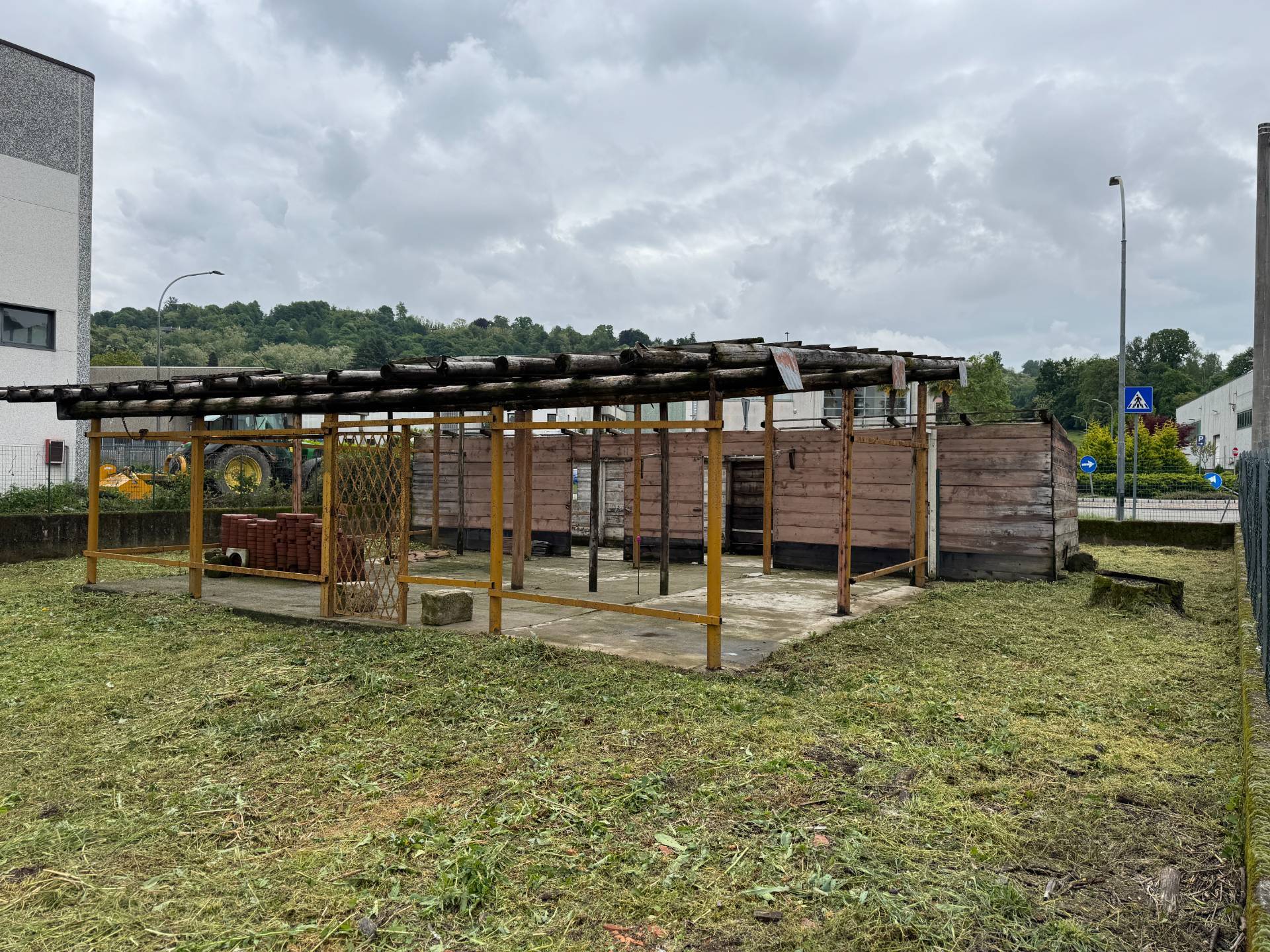 Deposito in vendita a Azzate