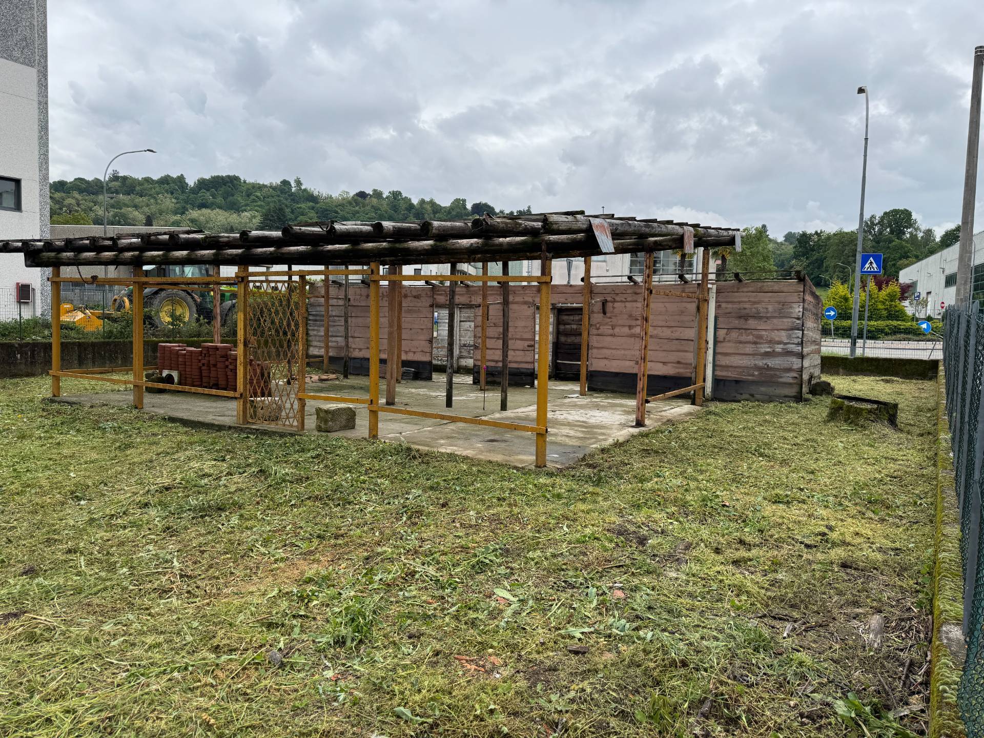 Deposito in vendita a Azzate