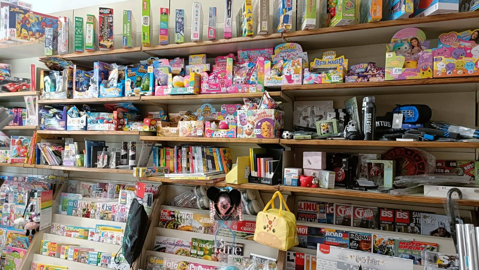 Attivit commerciale in vendita a Carnago