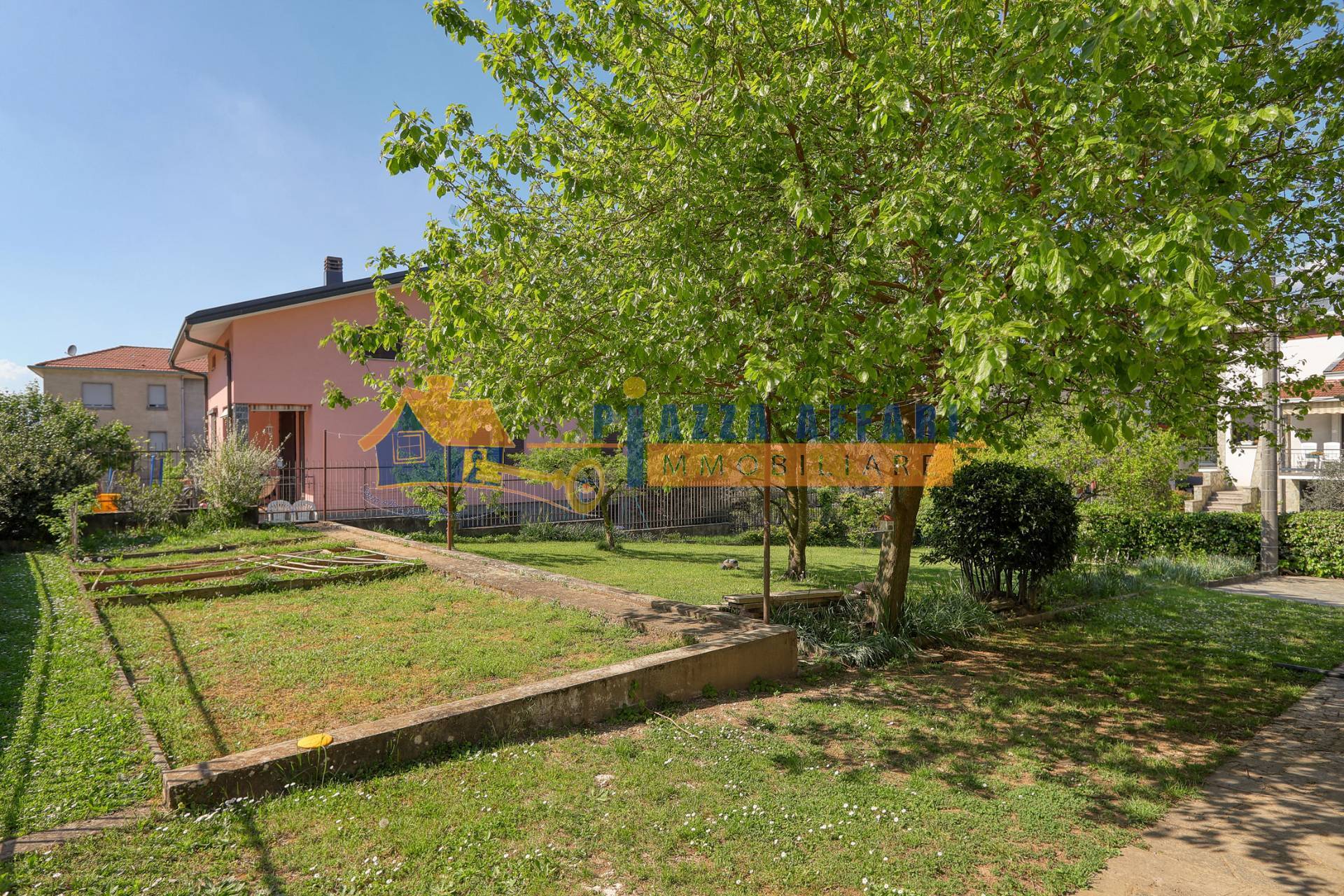 Villa in vendita a Solbiate Arno, Monte