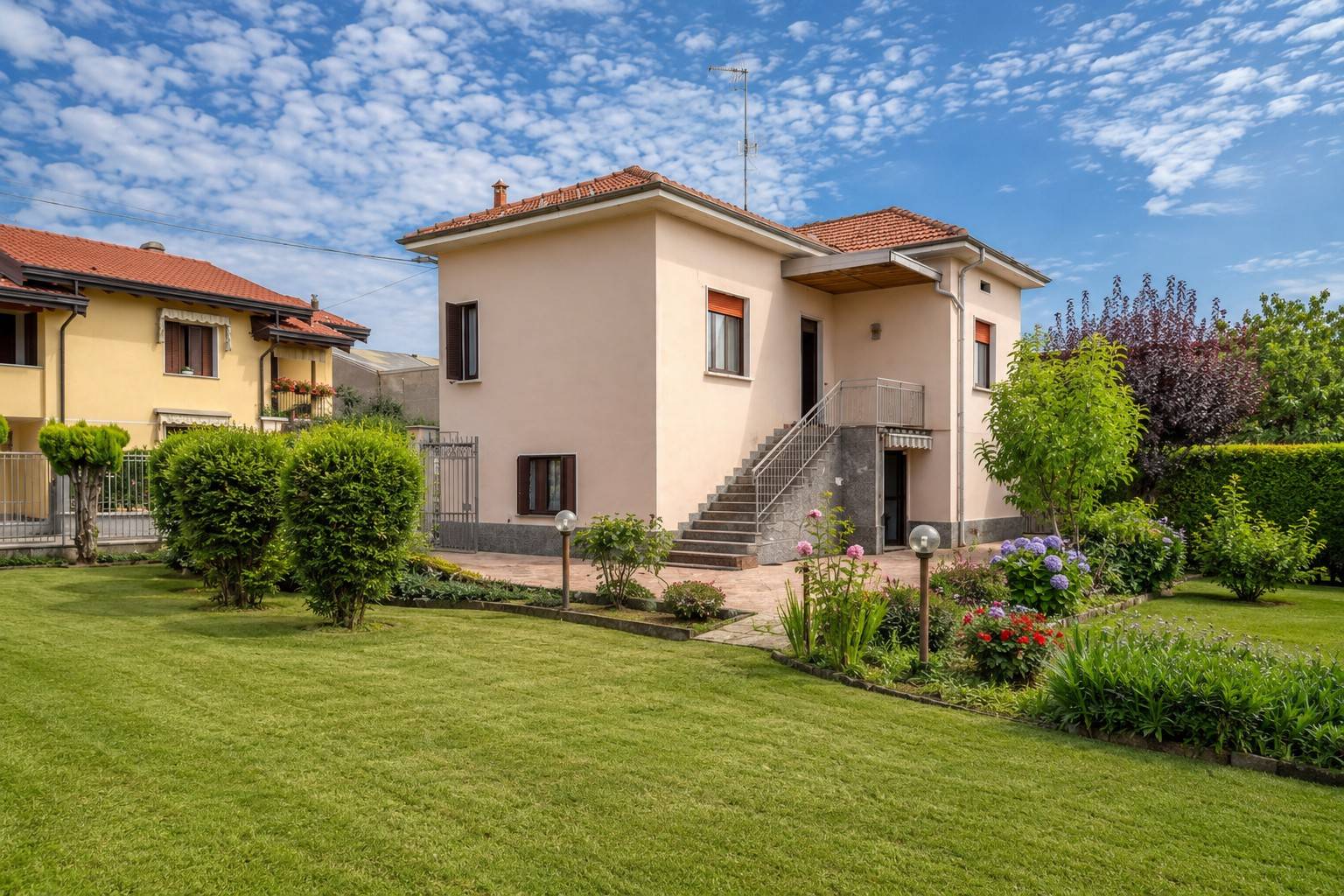 Casa singola in vendita a Carnago, Palazzetto