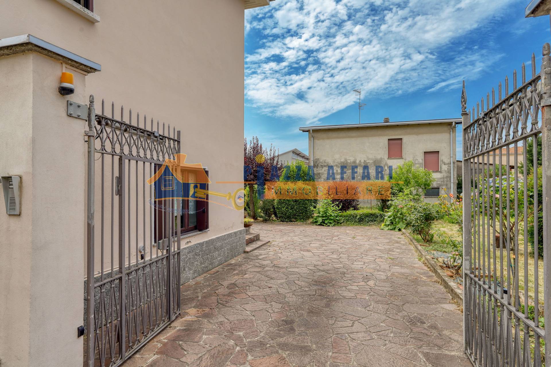 Casa singola in vendita a Carnago, Palazzetto