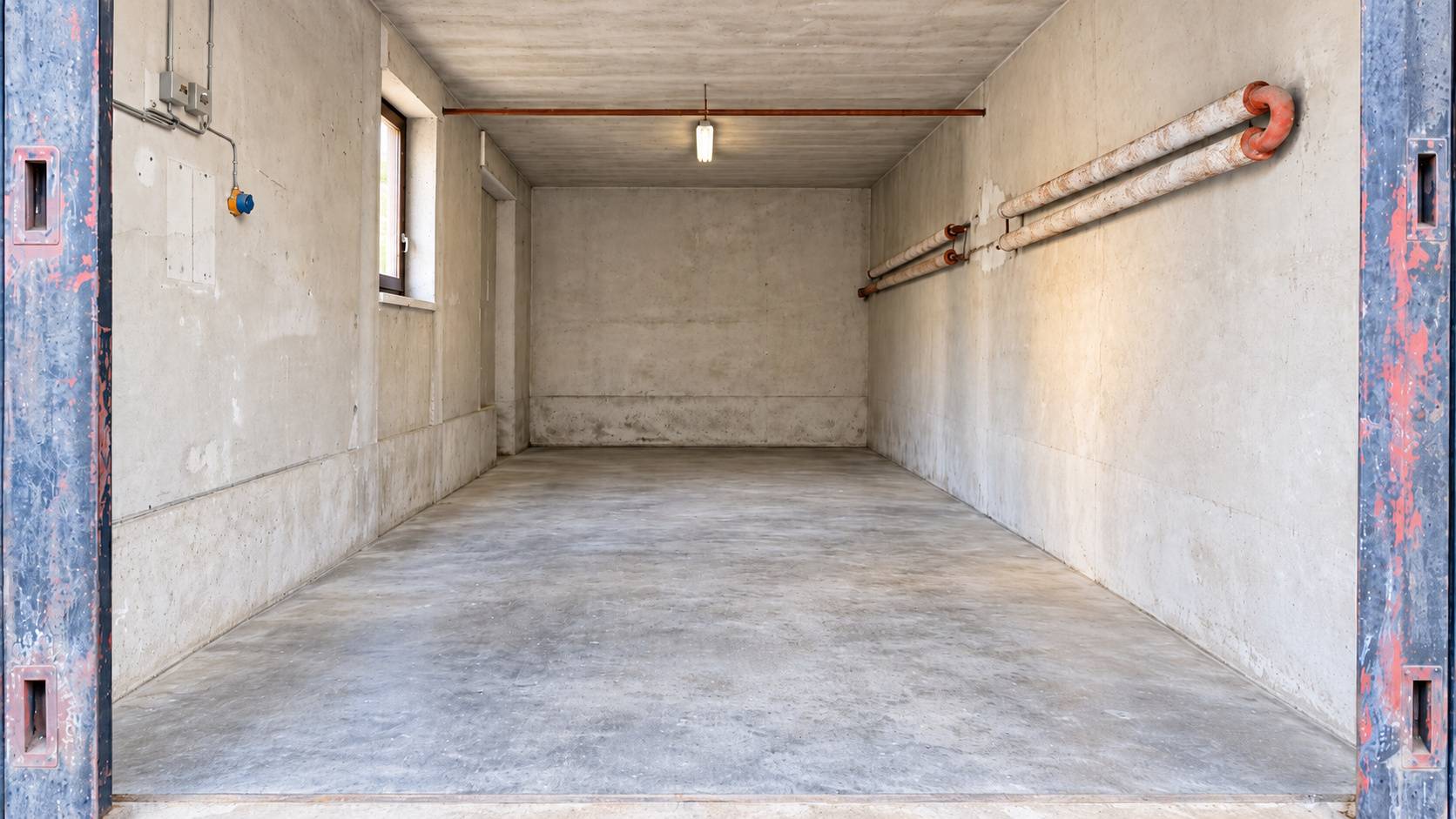 Box o garage in vendita a Azzate