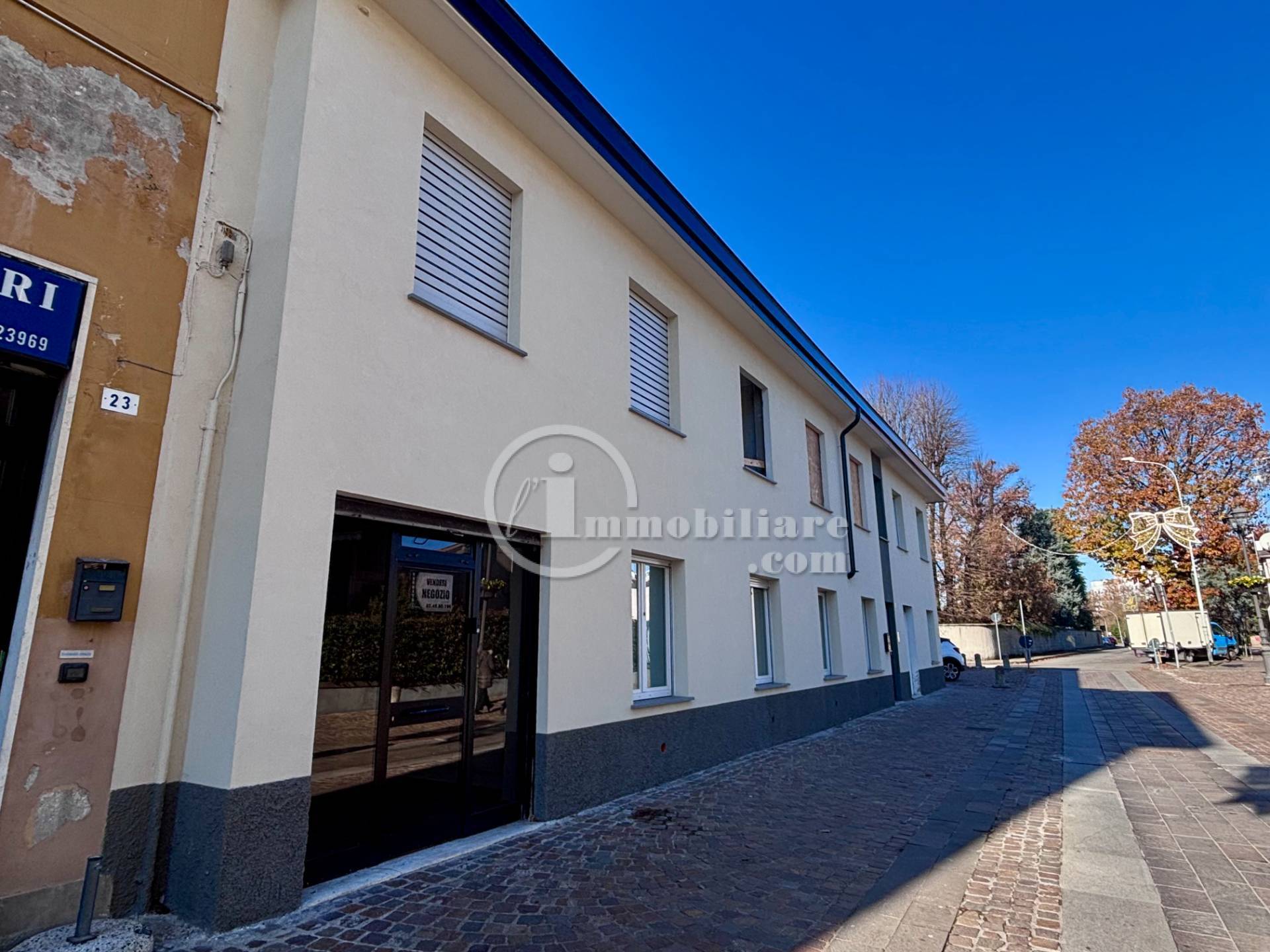 Negozio in vendita a Assago