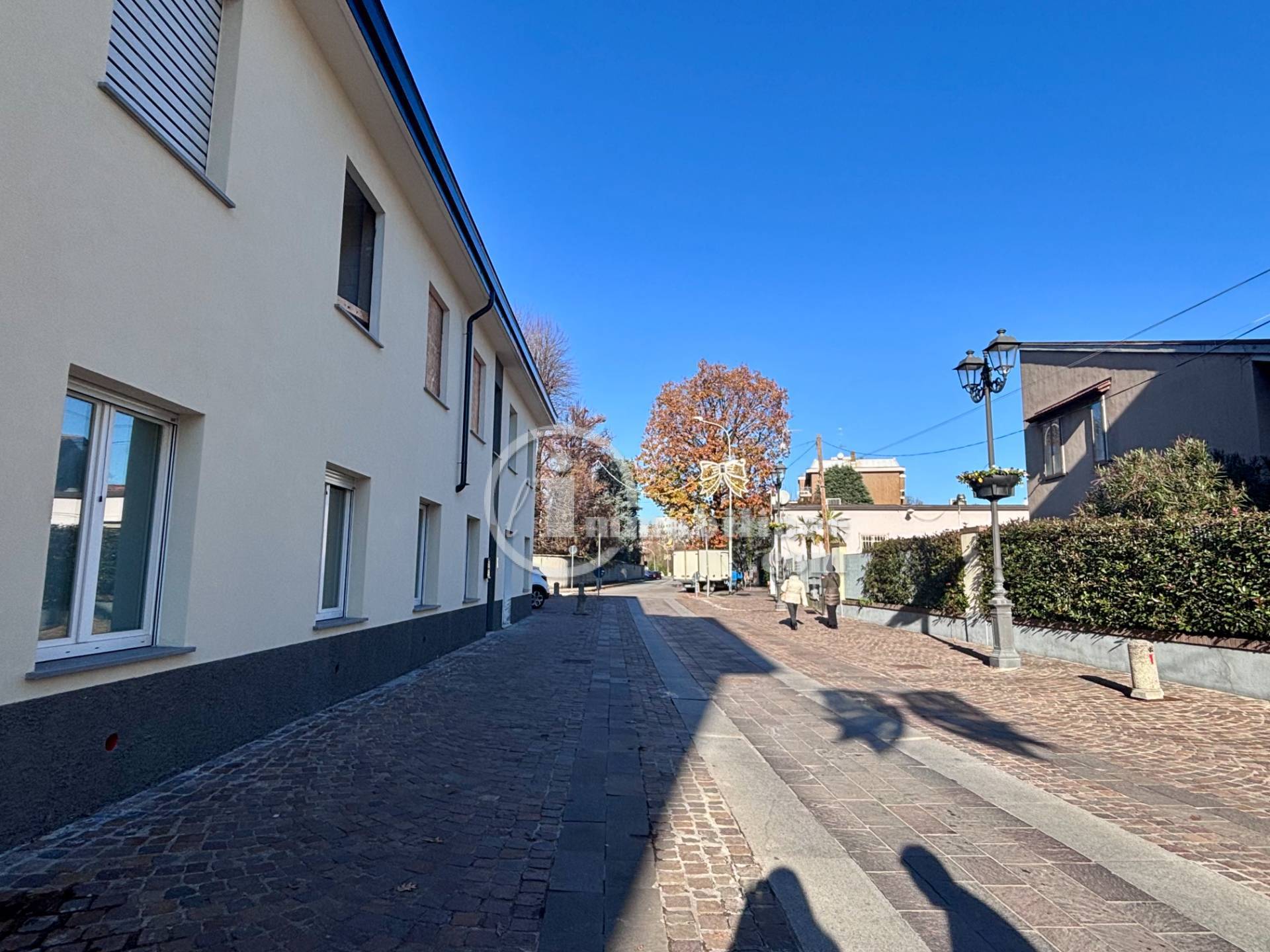 Negozio in vendita a Assago