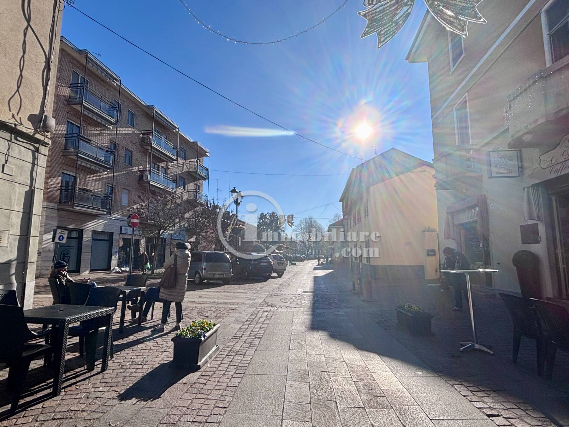 Negozio in vendita a Assago