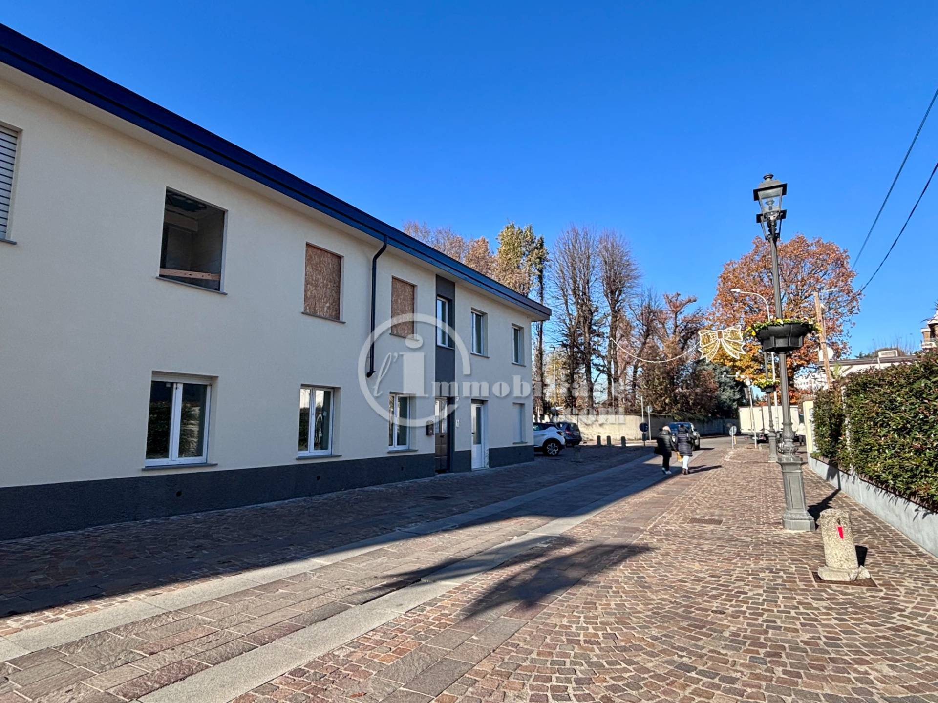 Negozio in vendita a Assago