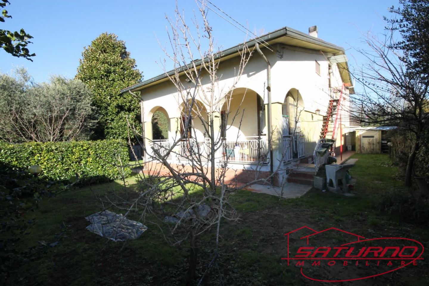 Villa con giardino, Lucca nave