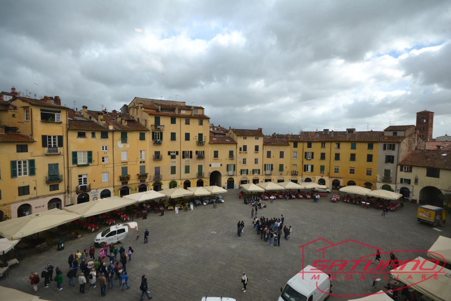 Quadrilocale in vendita, Lucca centro storico