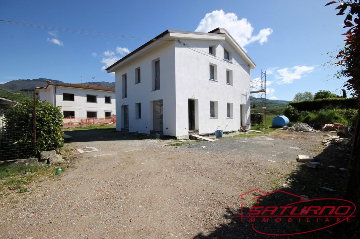 Villa Bifamiliare con giardino, Capannori marlia