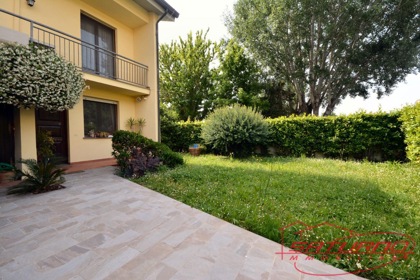 Villa con giardino, Lucca antraccoli