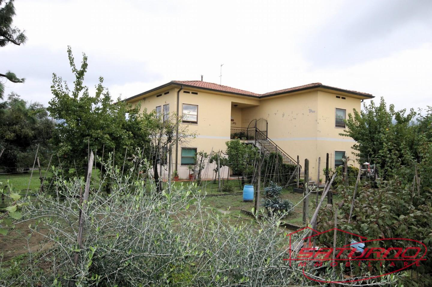 Villa Bifamiliare con giardino, Capannori marlia