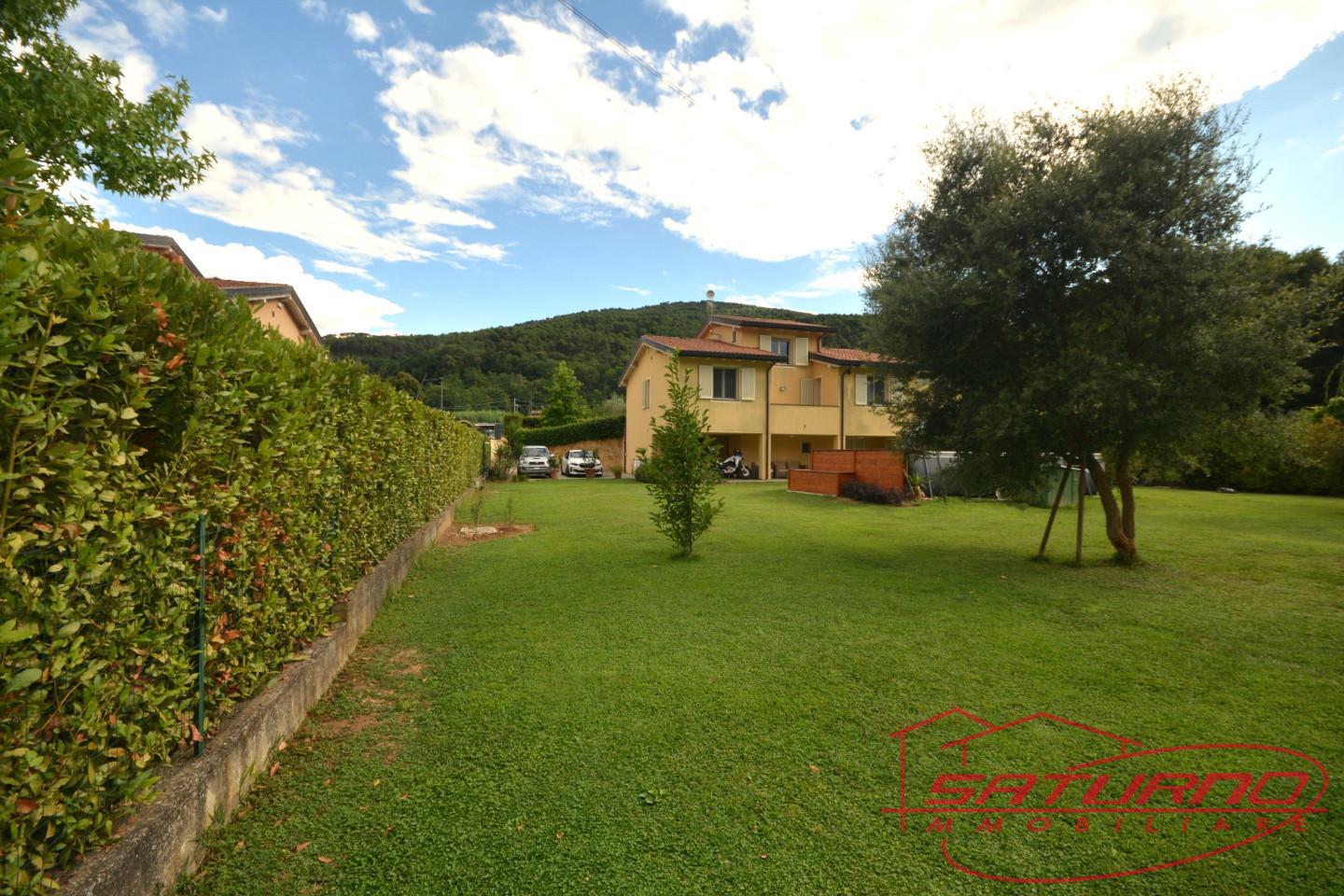 Villa con terrazzo, Capannori massa macinaia