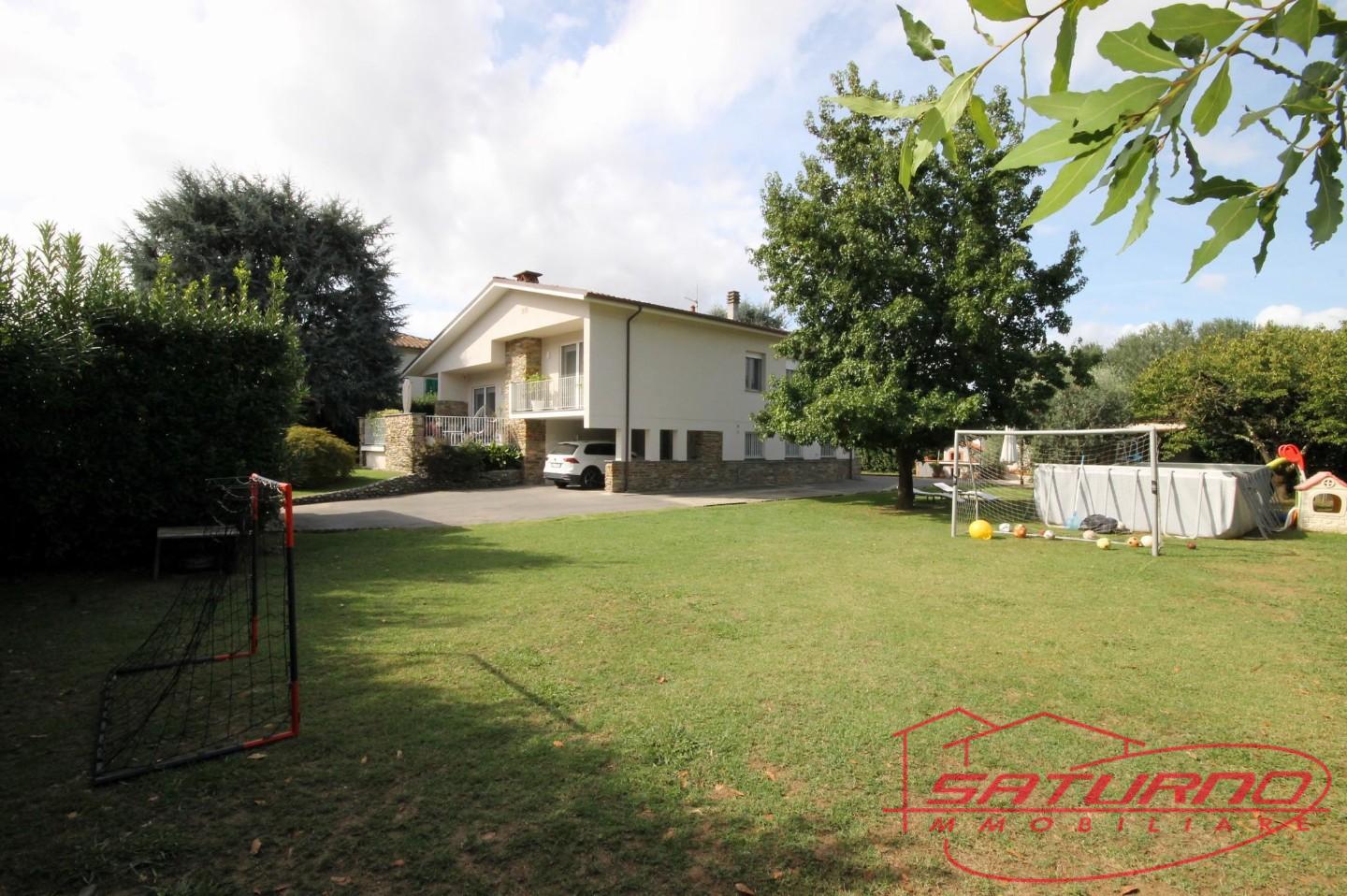 Villa con giardino, Capannori marlia