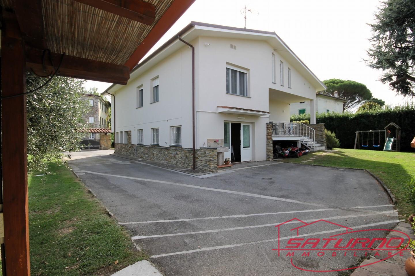 Villa con giardino, Capannori marlia