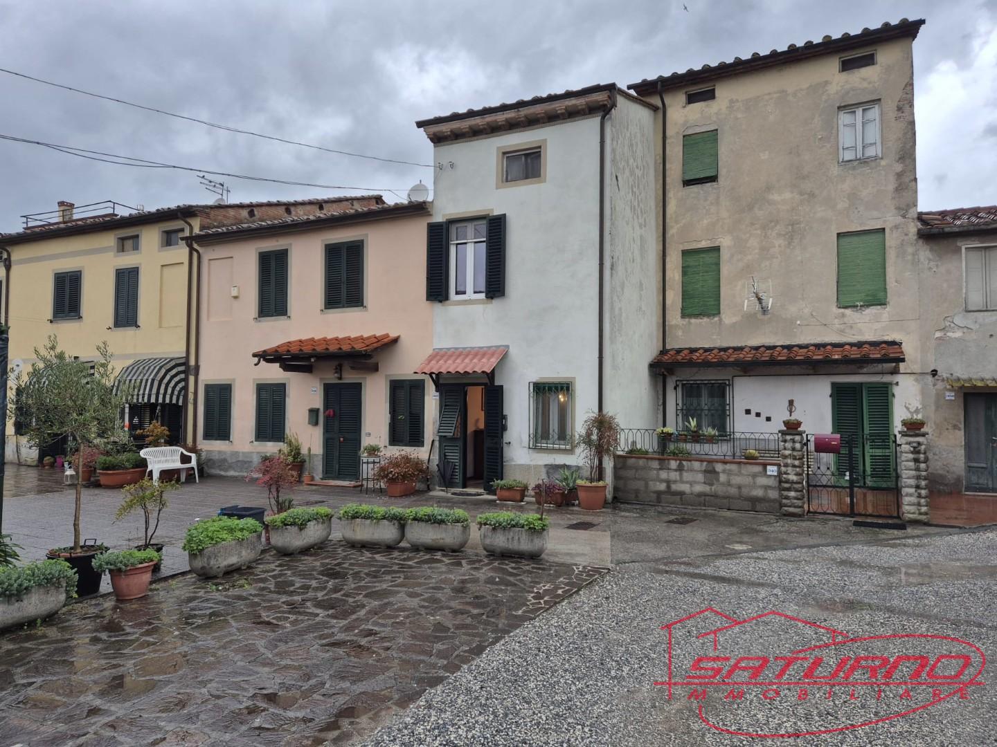 Casa indipendente con giardino, Capannori lammari