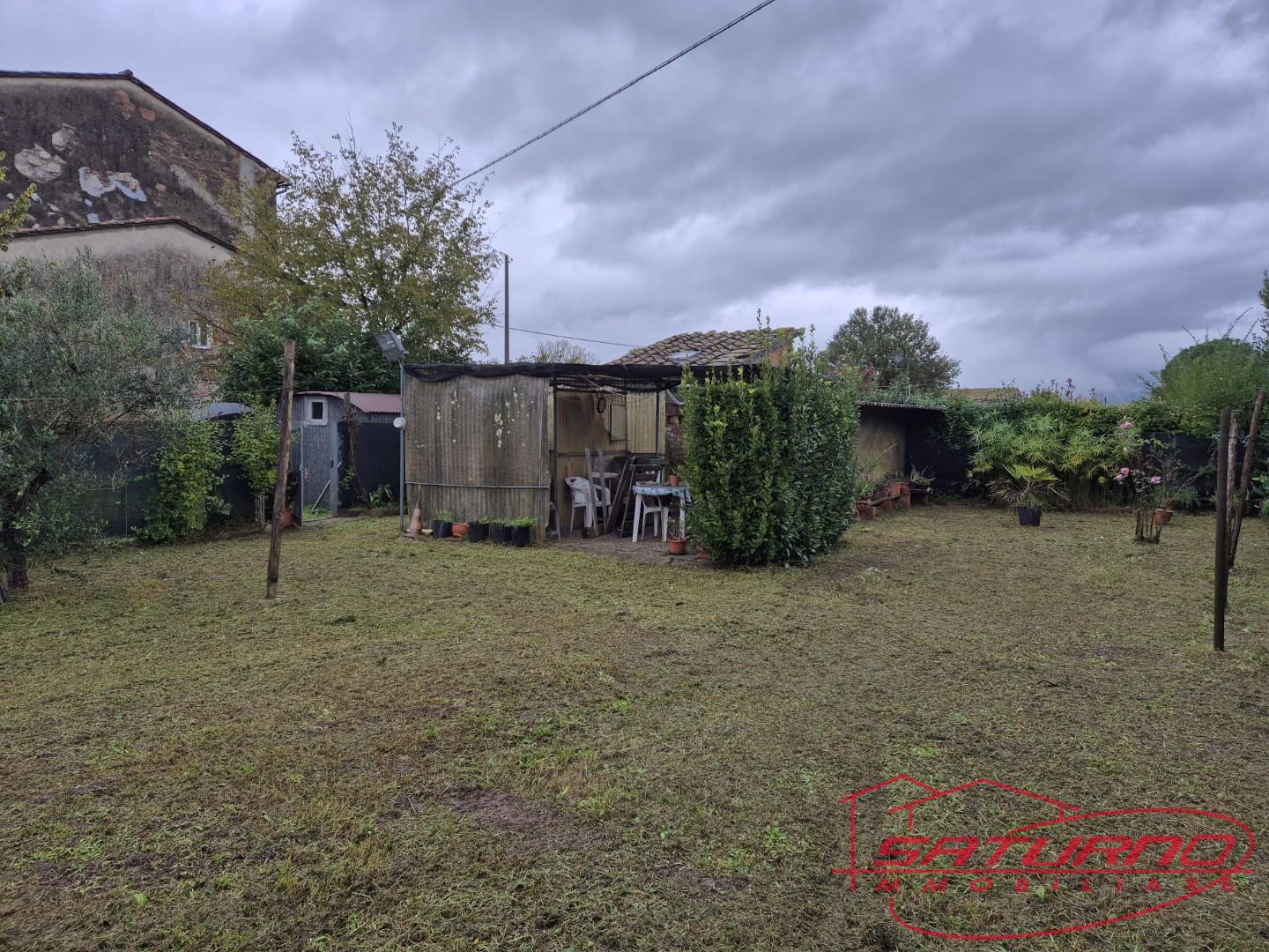 Casa indipendente con giardino, Capannori lammari
