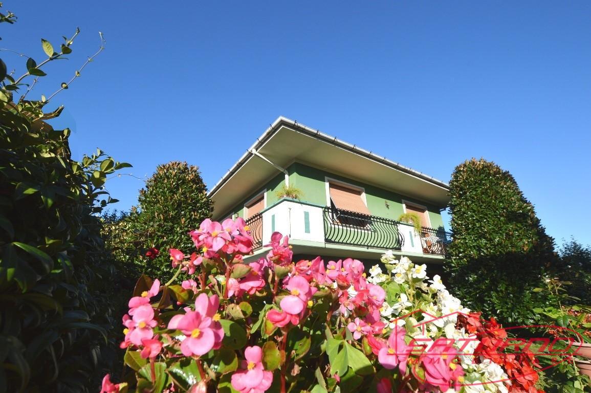 Villa con giardino, Lucca sant'angelo in campo