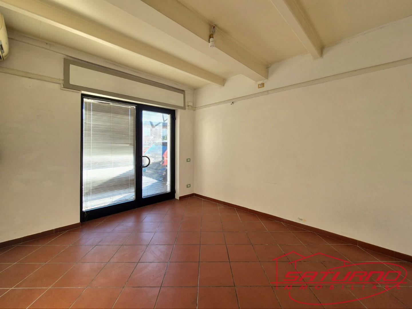 Locale commerciale in affitto, Capannori marlia