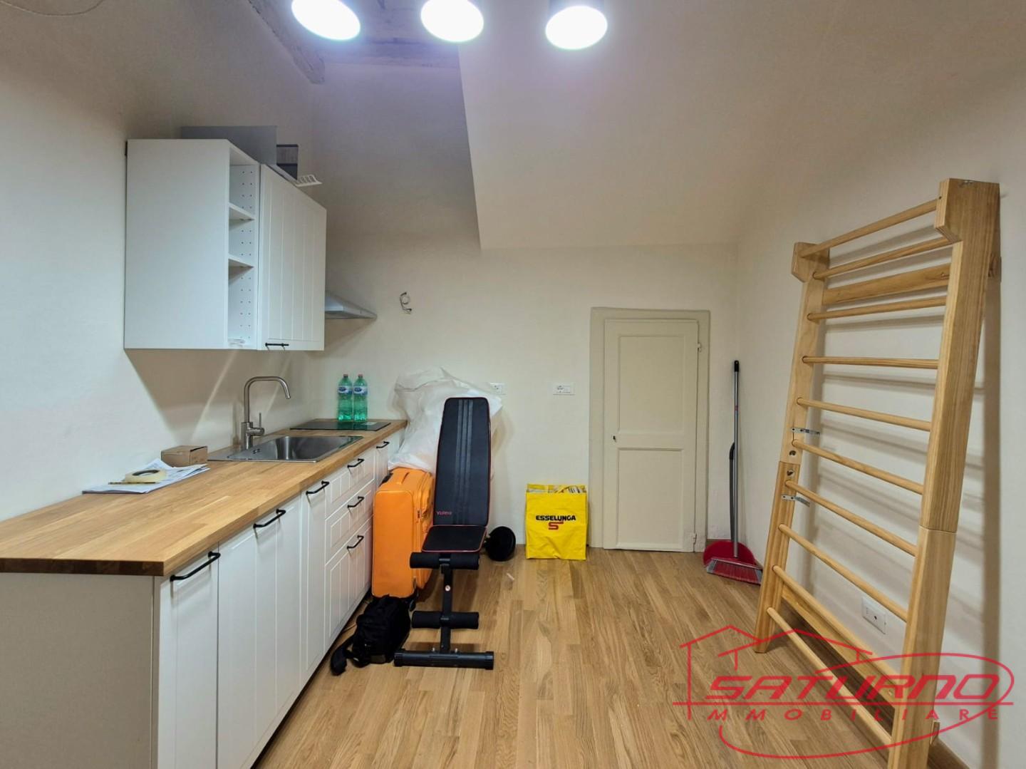 Locale commerciale ristrutturata, Lucca centro storico