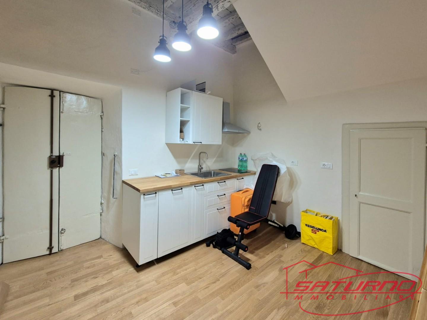 Locale commerciale ristrutturata, Lucca centro storico