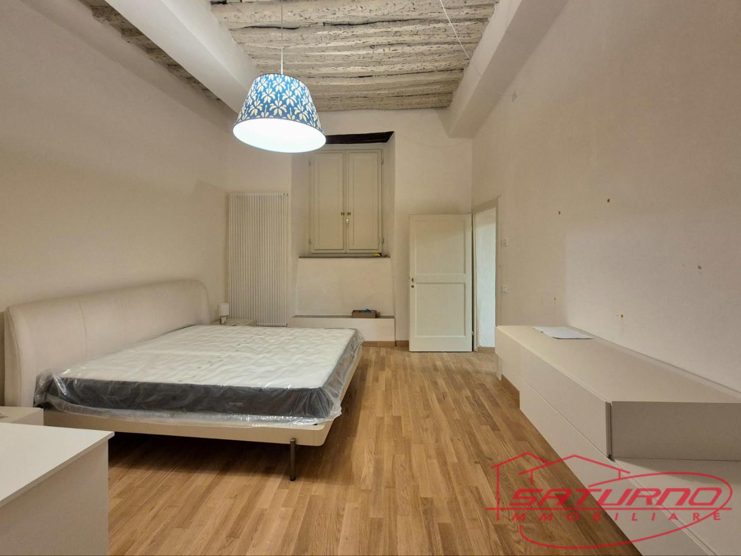 Locale commerciale ristrutturata, Lucca centro storico