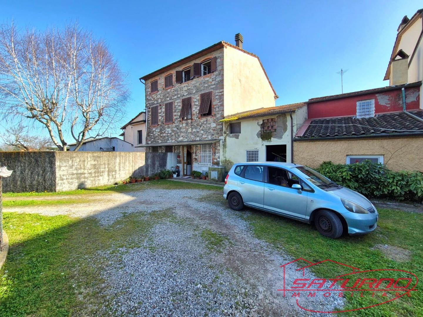 Casa indipendente con giardino, Capannori lammari