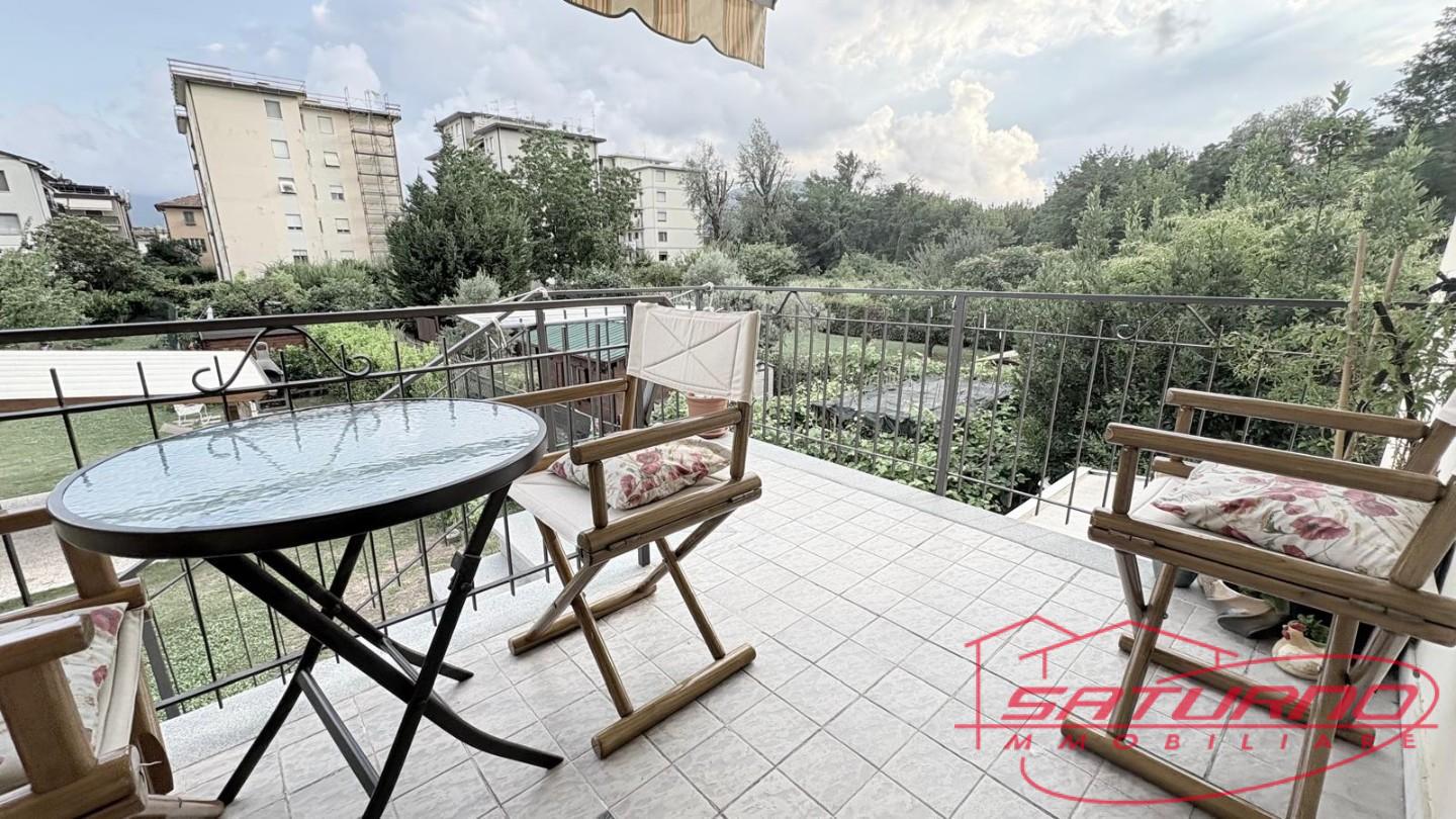 Villa Bifamiliare con giardino, Lucca sant'anna