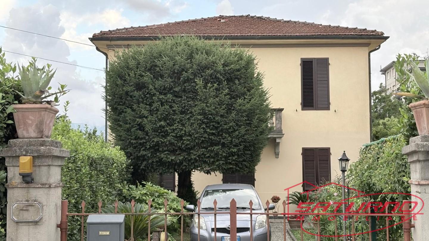 Villa Bifamiliare con giardino, Lucca sant'anna