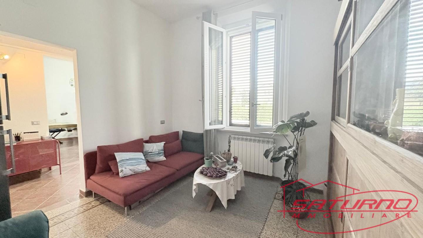 Villa Bifamiliare con giardino, Lucca sant'anna