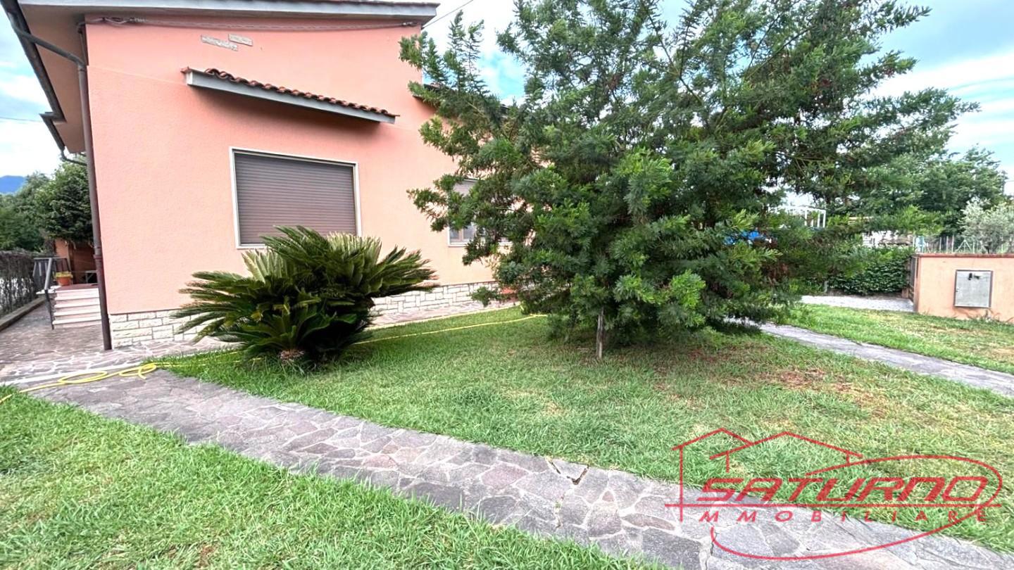 Villa con giardino, Capannori lammari