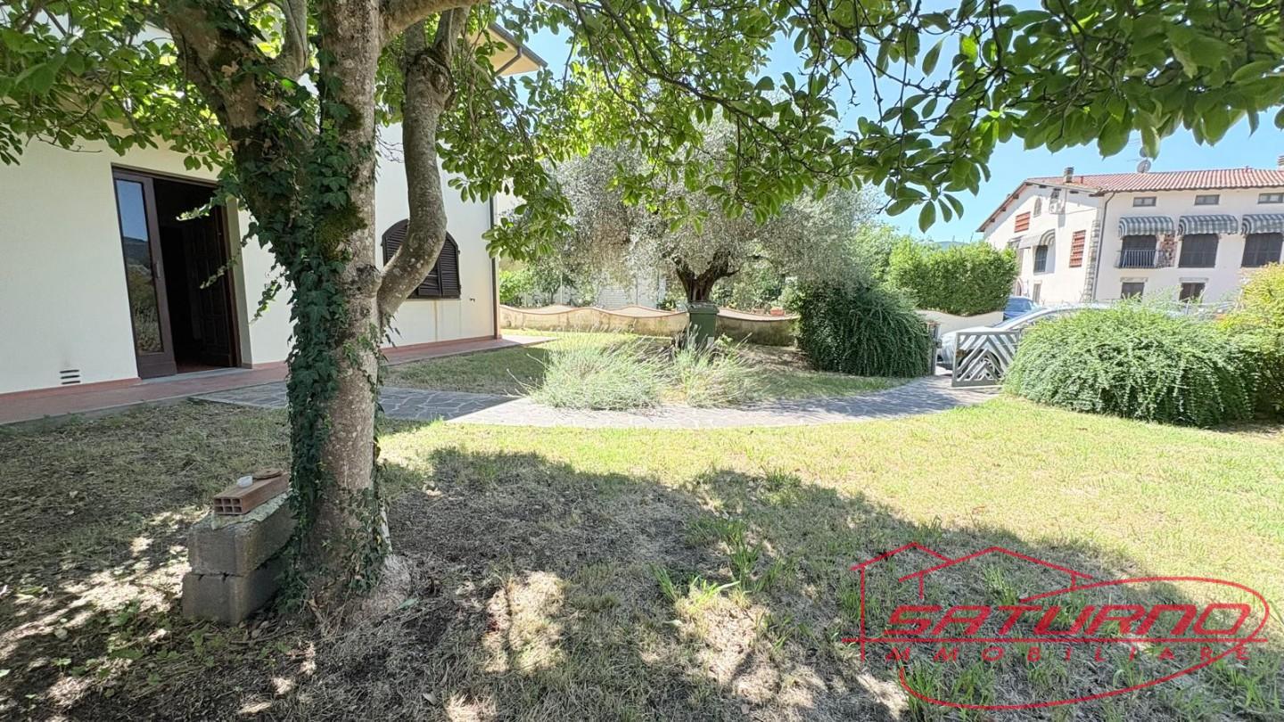 Villa con giardino, Lucca santa maria a colle