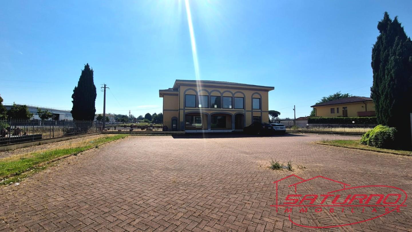 Locale commerciale in affitto, Capannori marlia