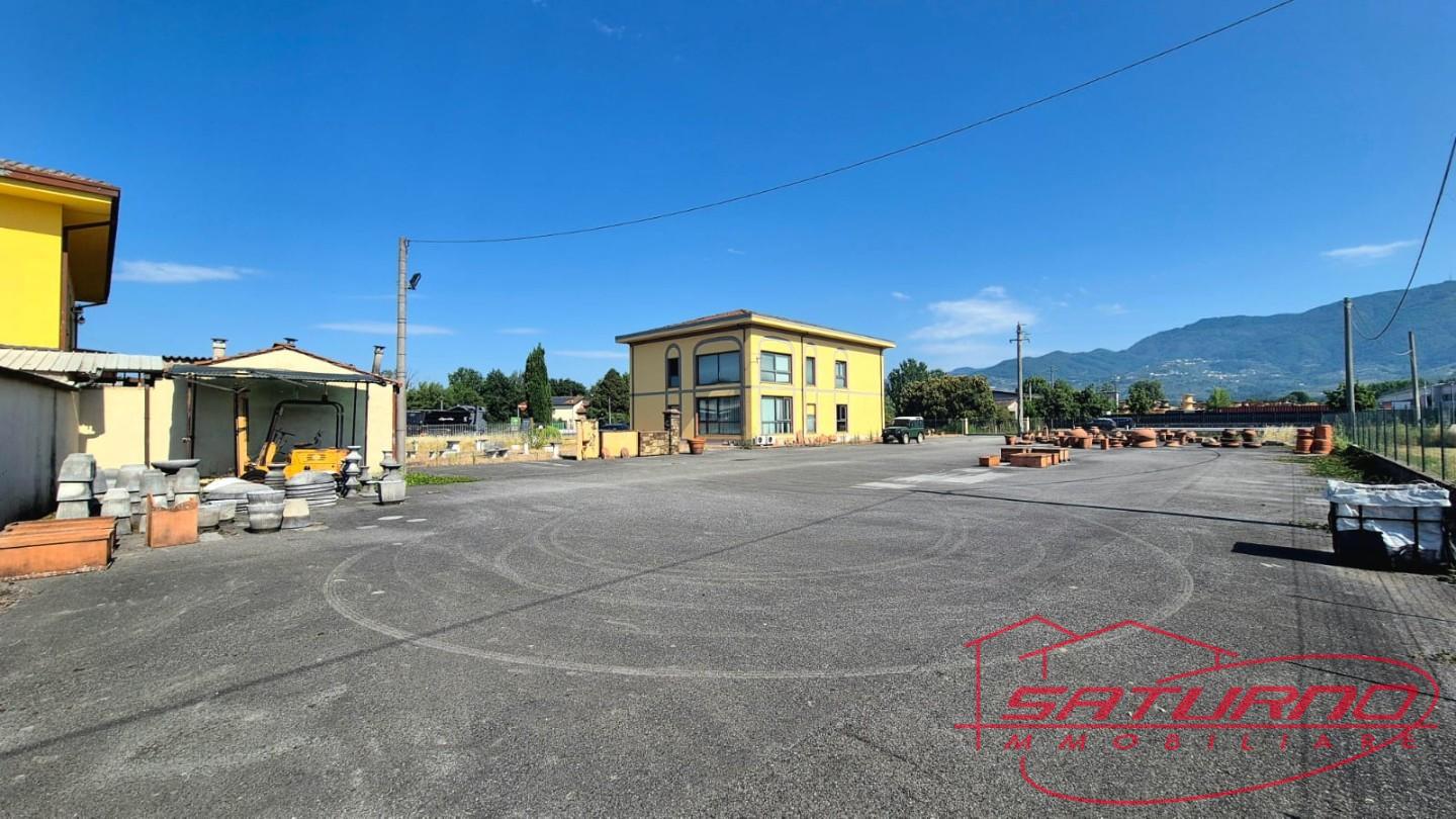 Locale commerciale in affitto, Capannori marlia