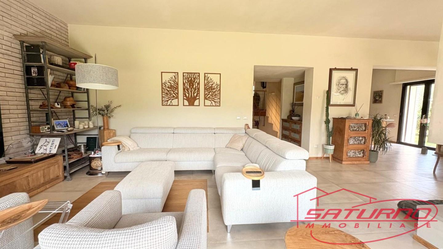 Villa con giardino, Capannori vorno