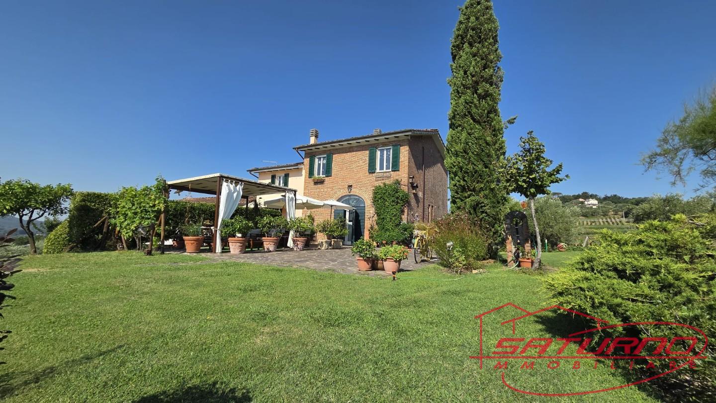 Rustico con giardino, Lucca carignano