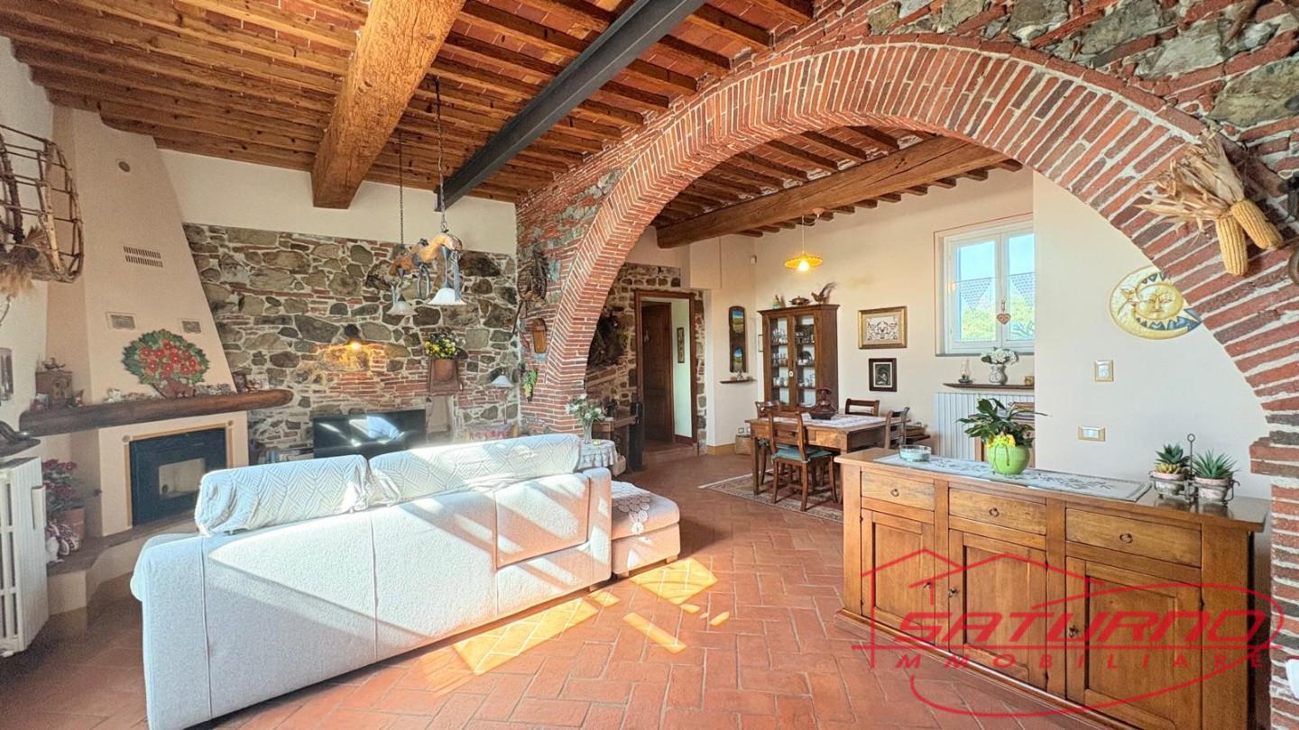 Rustico con giardino, Lucca carignano