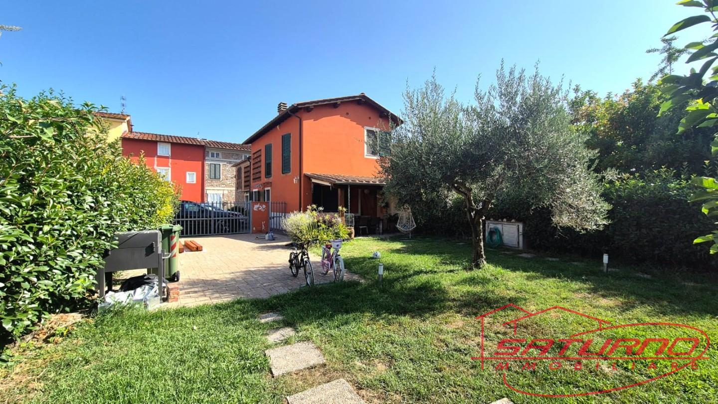 Villa con giardino, Capannori marlia